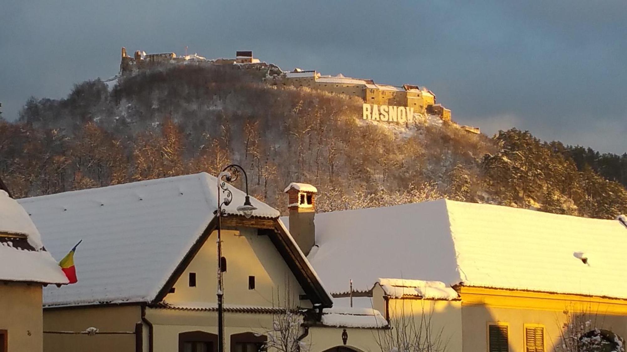 Casa Bergwald Lägenhet Rîşnov Exteriör bild